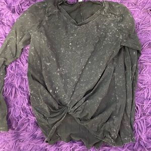 Gray knotted T-shirt.